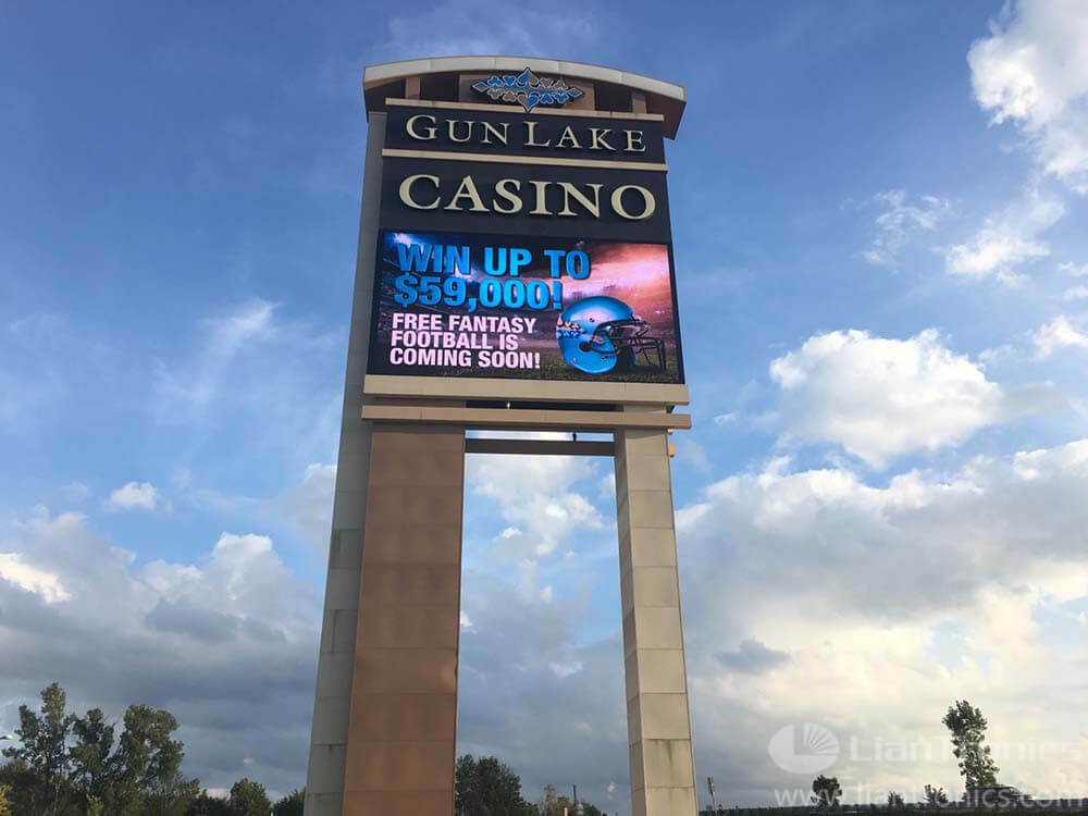 Mur LED recto-verso de rue au casino de Great Lakes, Etats-Unis